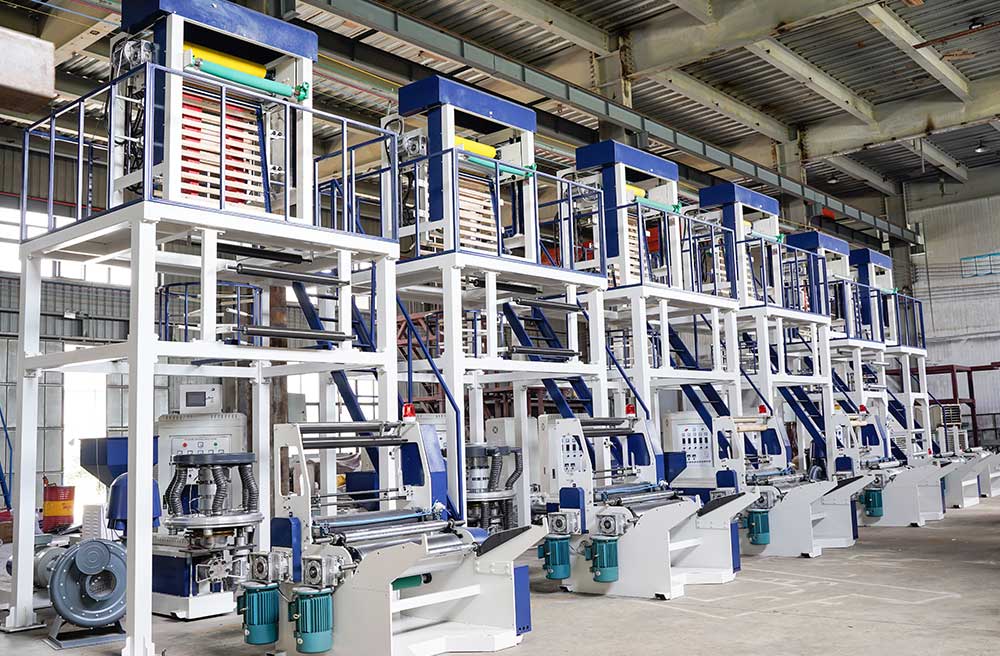 Cấu tạo chính và công dụng của máy thổi màng.